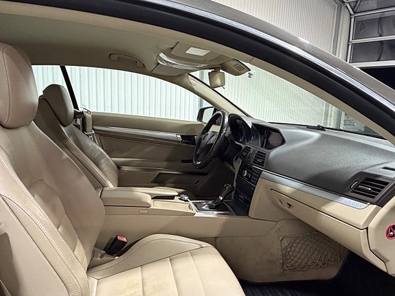 Mercedes-Benz E220 11 of 14