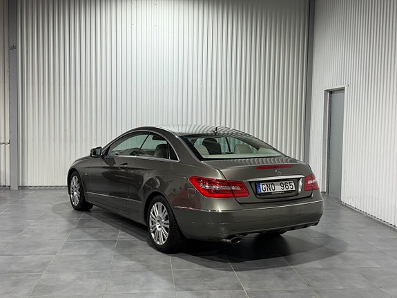 Mercedes-Benz E220 6 of 14
