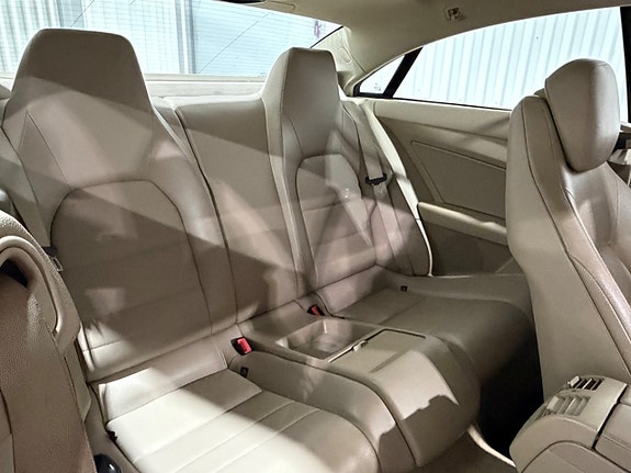 Mercedes-Benz E220 13 of 14
