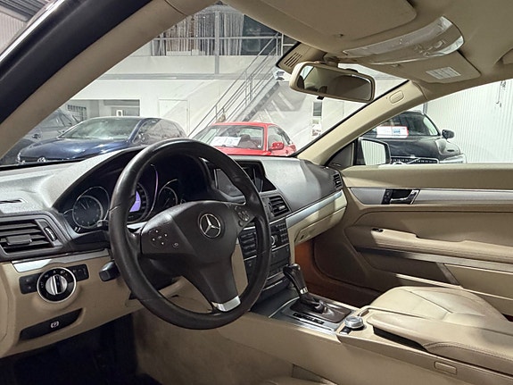 Mercedes-Benz E220 9 of 14