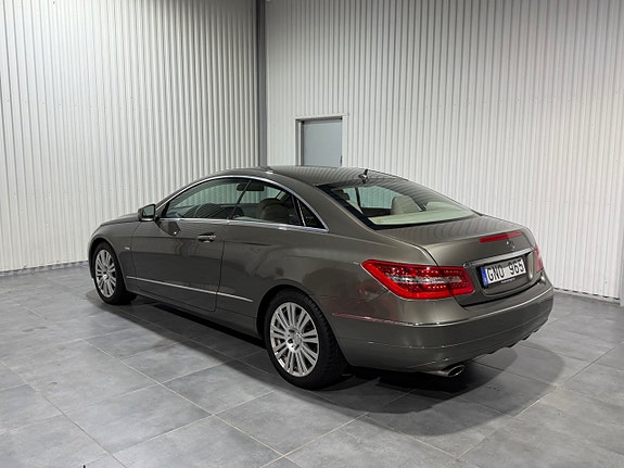 Mercedes-Benz E220 5 of 14