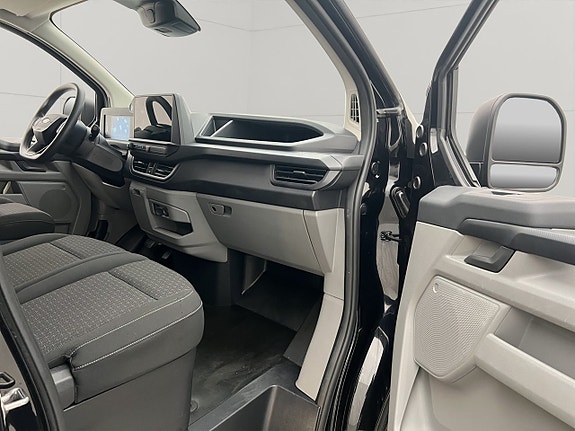 Ford Transit Custom 25 of 30