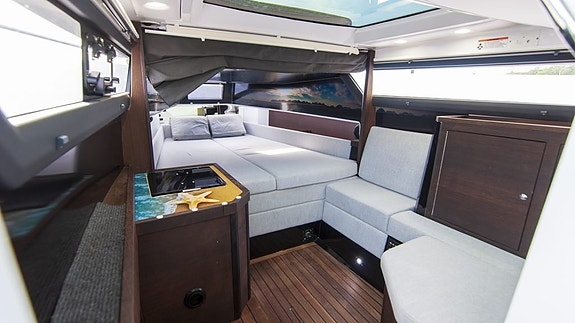 Axopar 37 Cabin - 2019 18 of 30
