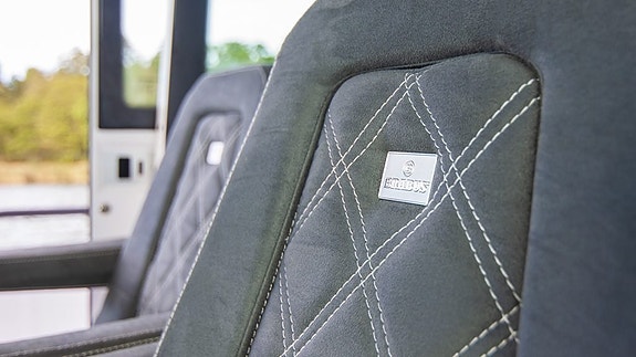 Axopar 37 Cabin - 2019 13 of 30