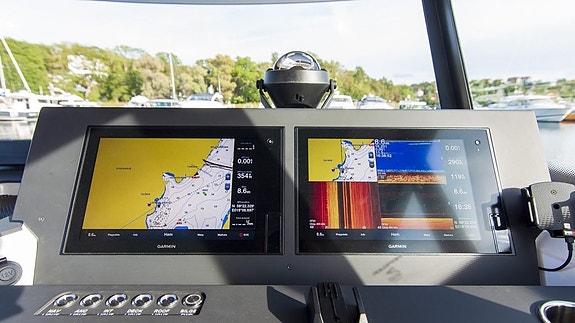 Axopar 37 Cabin - 2019 27 of 30