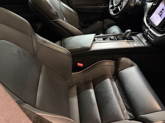 Volvo XC60 11 of 21