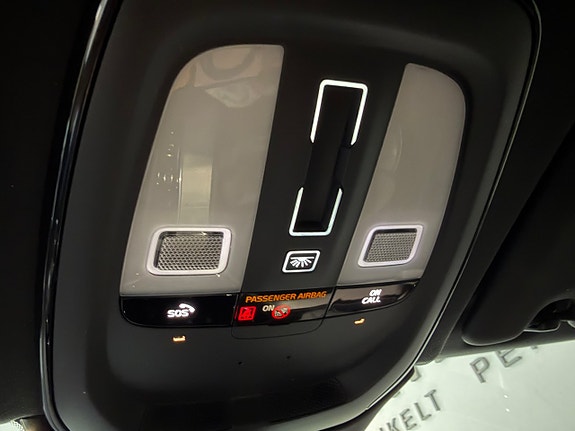 Volvo XC60 17 of 21