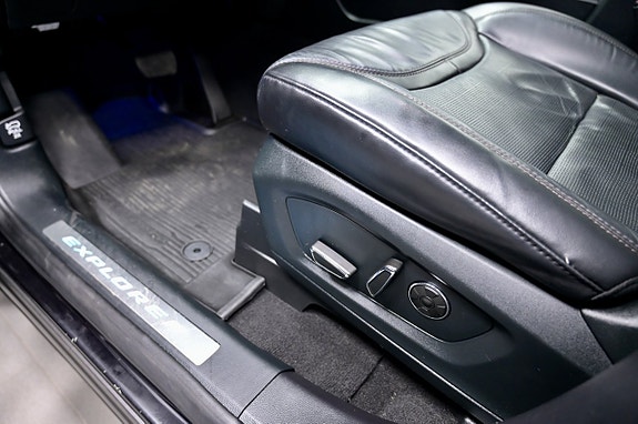 Ford Explorer 22 of 30