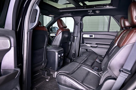 Ford Explorer 13 of 30