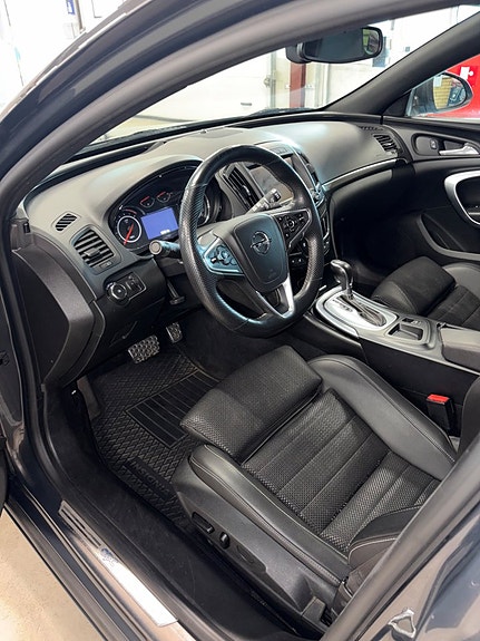 Opel Insignia 2 of 5