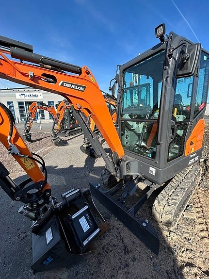 Develon DX 19-7 2 of 5