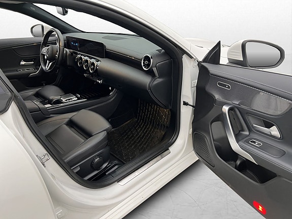 Mercedes-Benz CLA200 d 24 of 30
