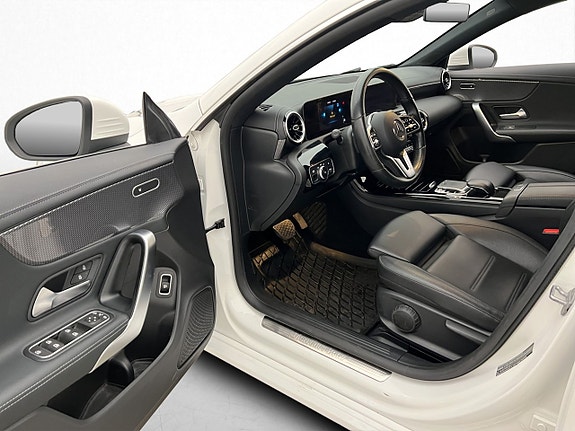 Mercedes-Benz CLA200 d 9 of 30