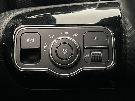Mercedes-Benz CLA200 d 13 of 30