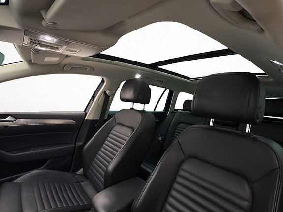 Volkswagen Passat Alltrack 11 of 30