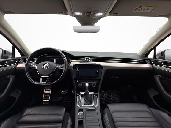Volkswagen Passat Alltrack 12 of 30