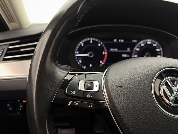 Volkswagen Passat Alltrack 16 of 30