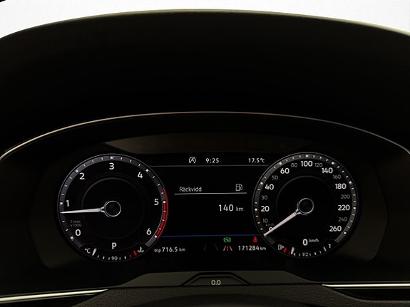 Volkswagen Passat Alltrack 17 of 30