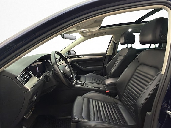 Volkswagen Passat Alltrack 10 of 30