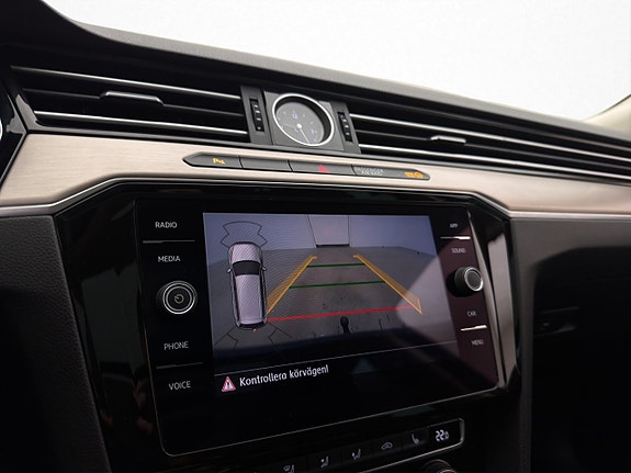Volkswagen Passat Alltrack 20 of 30