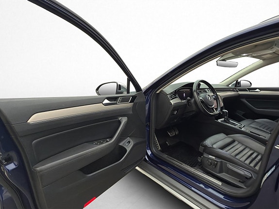 Volkswagen Passat Alltrack 9 of 30
