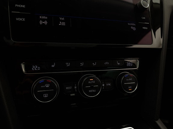 Volkswagen Passat Alltrack 22 of 30