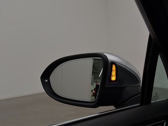 Volkswagen Passat Alltrack 14 of 30