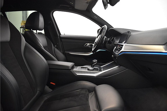 BMW 330e 13 of 22