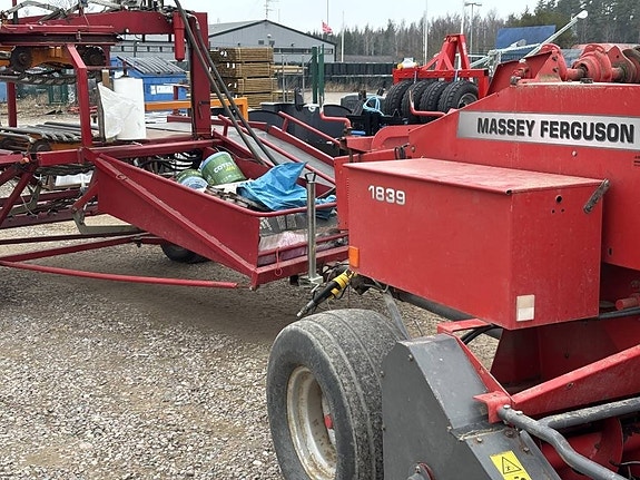 Massey Ferguson Fyrkantspress 1839 med Inplastare 3 of 7