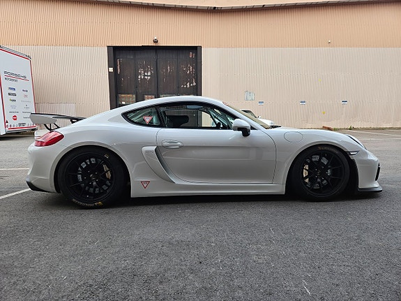 Porsche Cayman GT4 Clubsport 4 of 5
