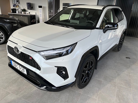 Toyota RAV4 2 of 5