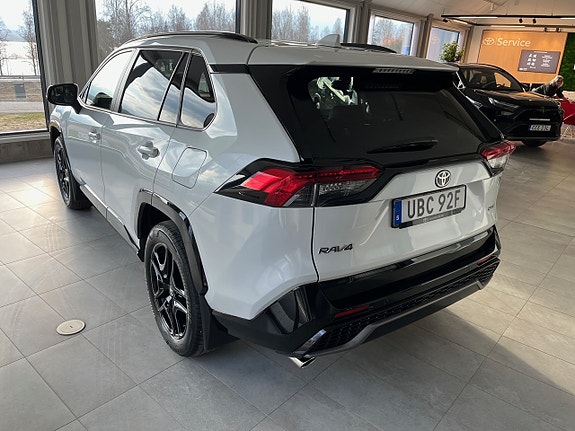 Toyota RAV4 3 of 5