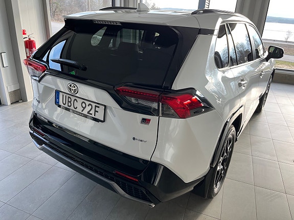 Toyota RAV4 4 of 5