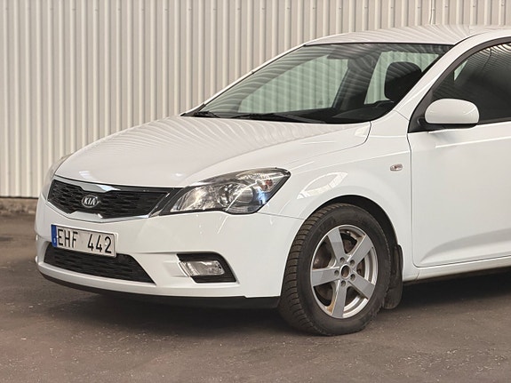 Kia Ceed 2 of 5
