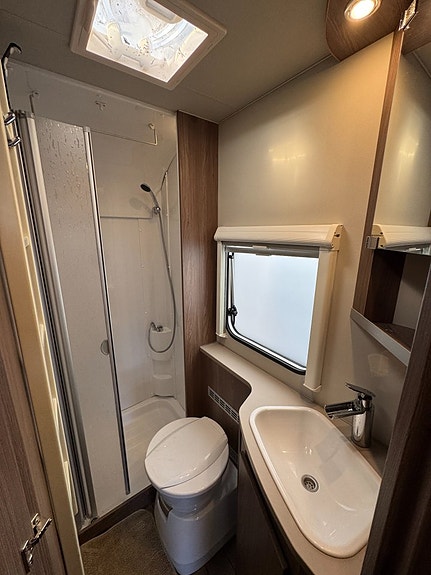 Knaus 650 UDF Südwind W08 10 of 10