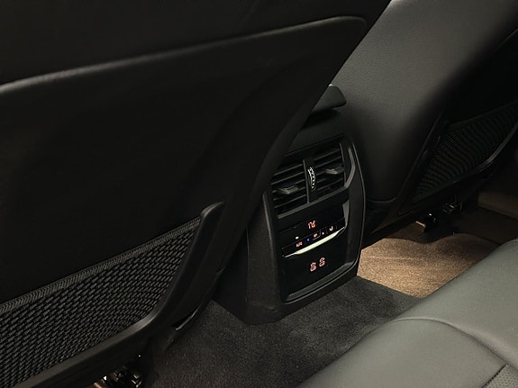 BMW 330e 27 of 30