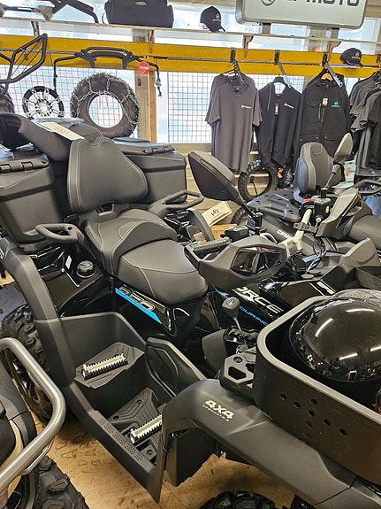 CFMOTO Cforce 850 Touring BLACK edition 2 of 3
