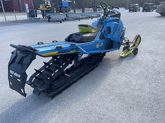 Ski-Doo Summit X 154 850 E-Tec -18 3 of 3