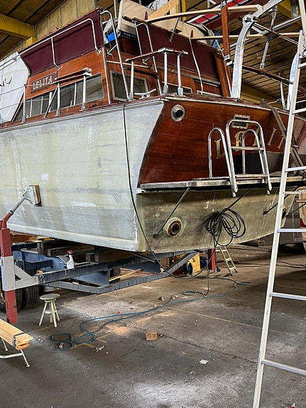 Yacht in mahogny Owens Flagship 44 Feet Aruba 17 of 19