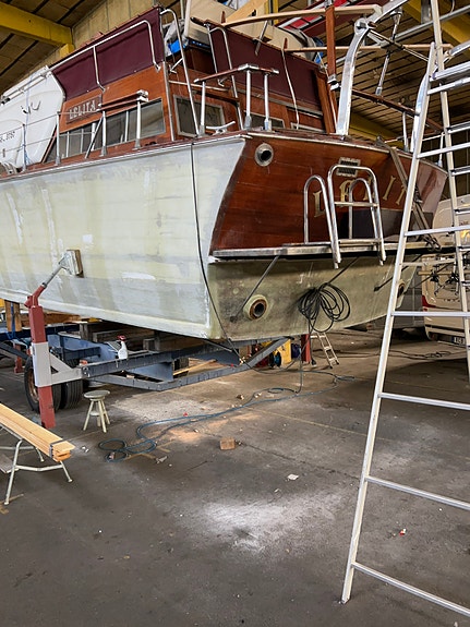 Yacht in mahogny Owens Flagship 44 Feet Aruba 18 of 19