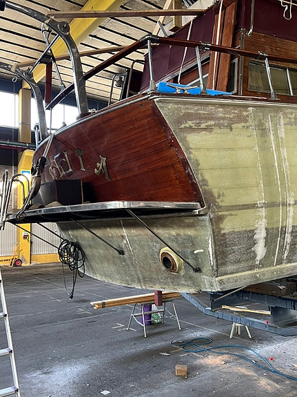Yacht in mahogny Owens Flagship 44 Feet Aruba 8 of 19