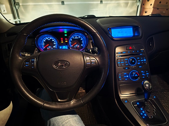 Hyundai Genesis 4 of 5