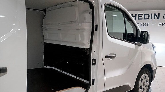 Renault Trafic 11 of 12