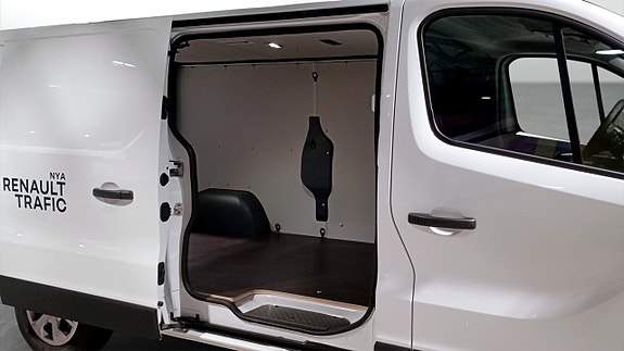 Renault Trafic 10 of 12