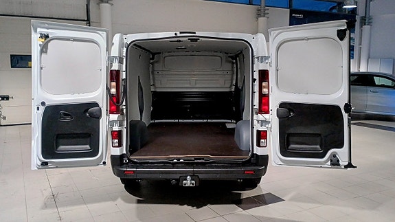 Renault Trafic 12 of 12