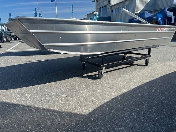 Kimple 370 Angler Wide Finns i butik.