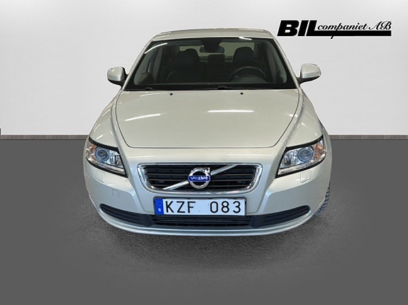 Volvo S40 2 of 5