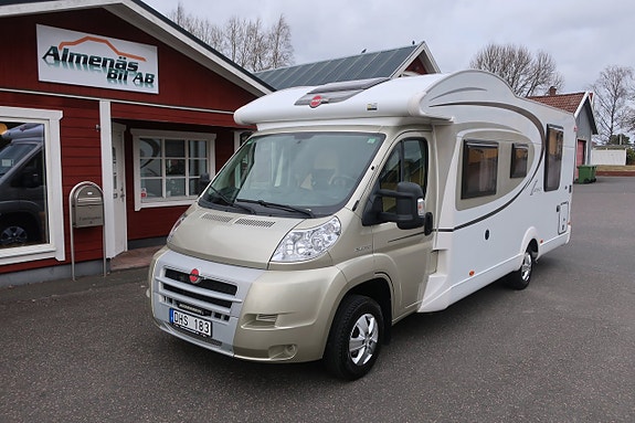 Bürstner Lördag 10-12 Ixeo 734 /Queenbed/Solcell/ Cykelställ/Kamrem bytt/Taksäng