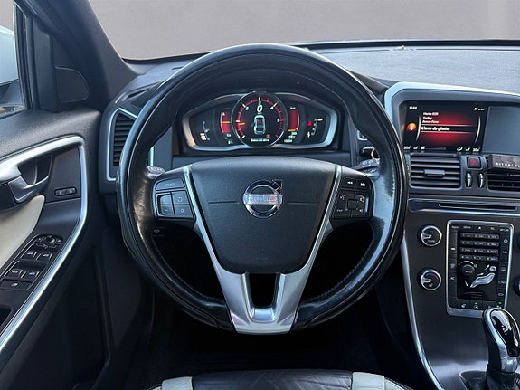 Volvo XC60 12 of 20
