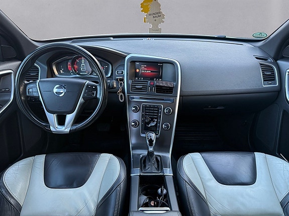 Volvo XC60 11 of 20